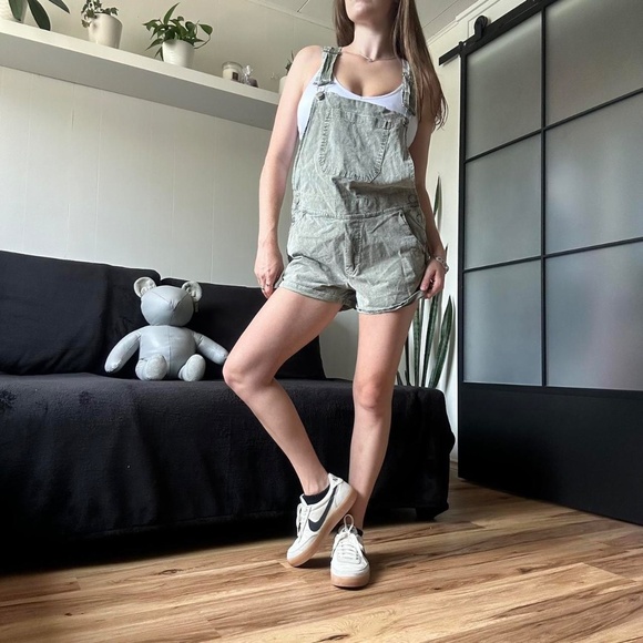 Green Overall Shorts - Picture 2 of 8